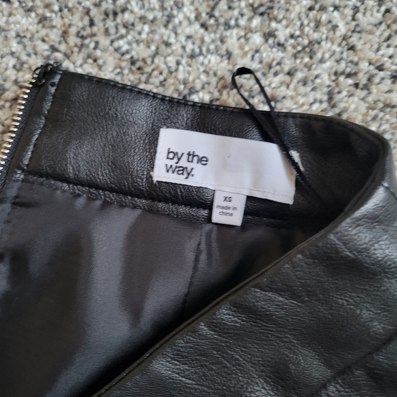 By the Way Faux Leather ASHLYN Black Studded Rhinestone Assymetrical Skirt XS - Picture 3 of 8